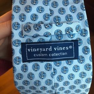 Vineyard vines tie